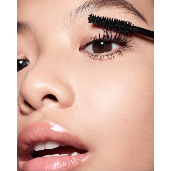 Hella Thicc Volumizing Mascara - Picture 4 of 8